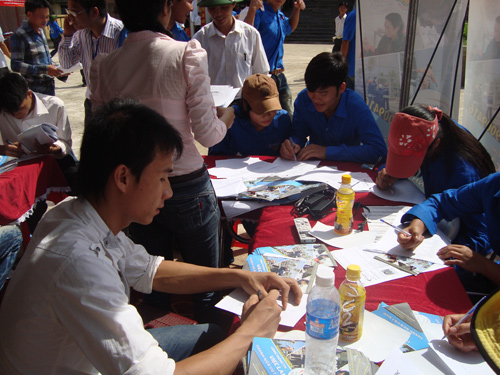 Thanh niên Thanh Hóa háo hức ngày hội việc làm 2011