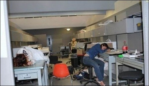 Những bức ảnh hài hước về ngủ nơi công sở